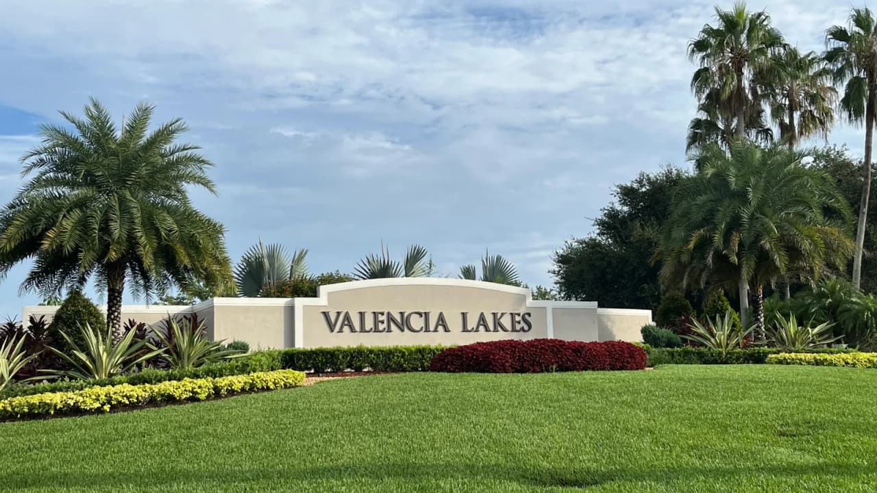 Valencia Lakes